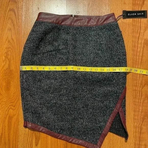 Blush Noir Size S Mini Skirt Faux Leather Burgundy Trim Gray Wool Blend NEW FLAW - Picture 11 of 12